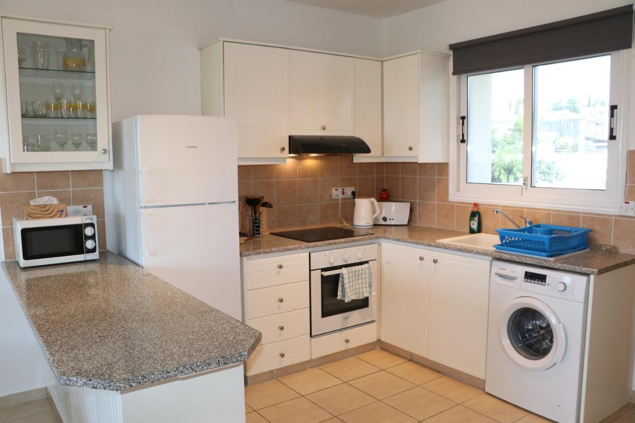 Sunset Apartment With Pool & 10 Mins To Venus Beach Pafos Exterior foto
