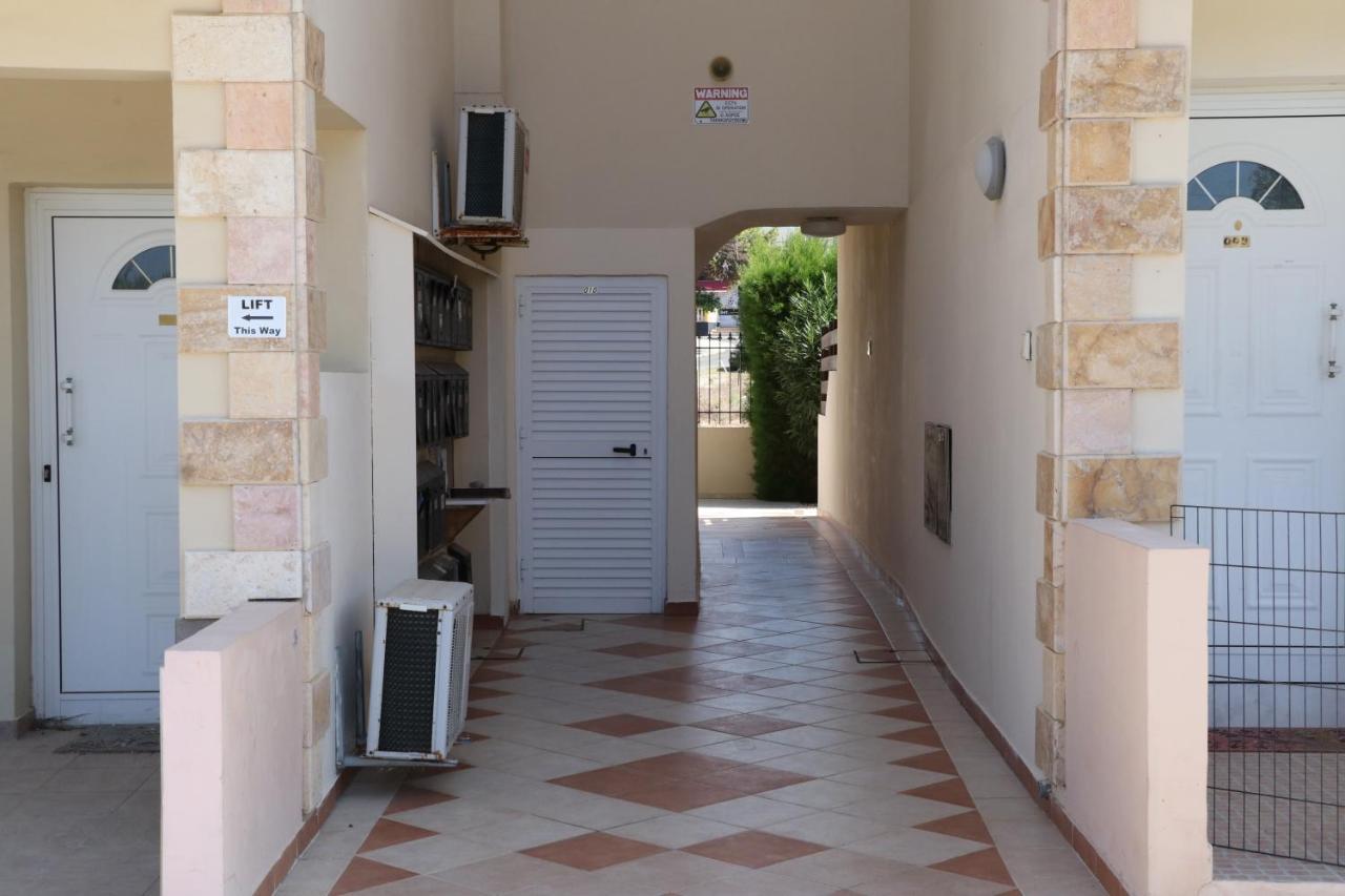 Sunset Apartment With Pool & 10 Mins To Venus Beach Pafos Exterior foto