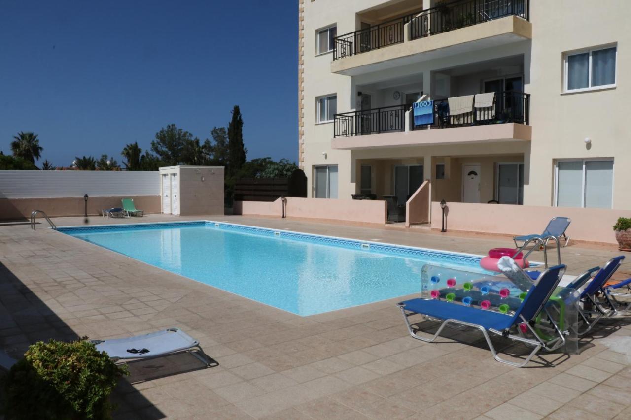 Sunset Apartment With Pool & 10 Mins To Venus Beach Pafos Exterior foto